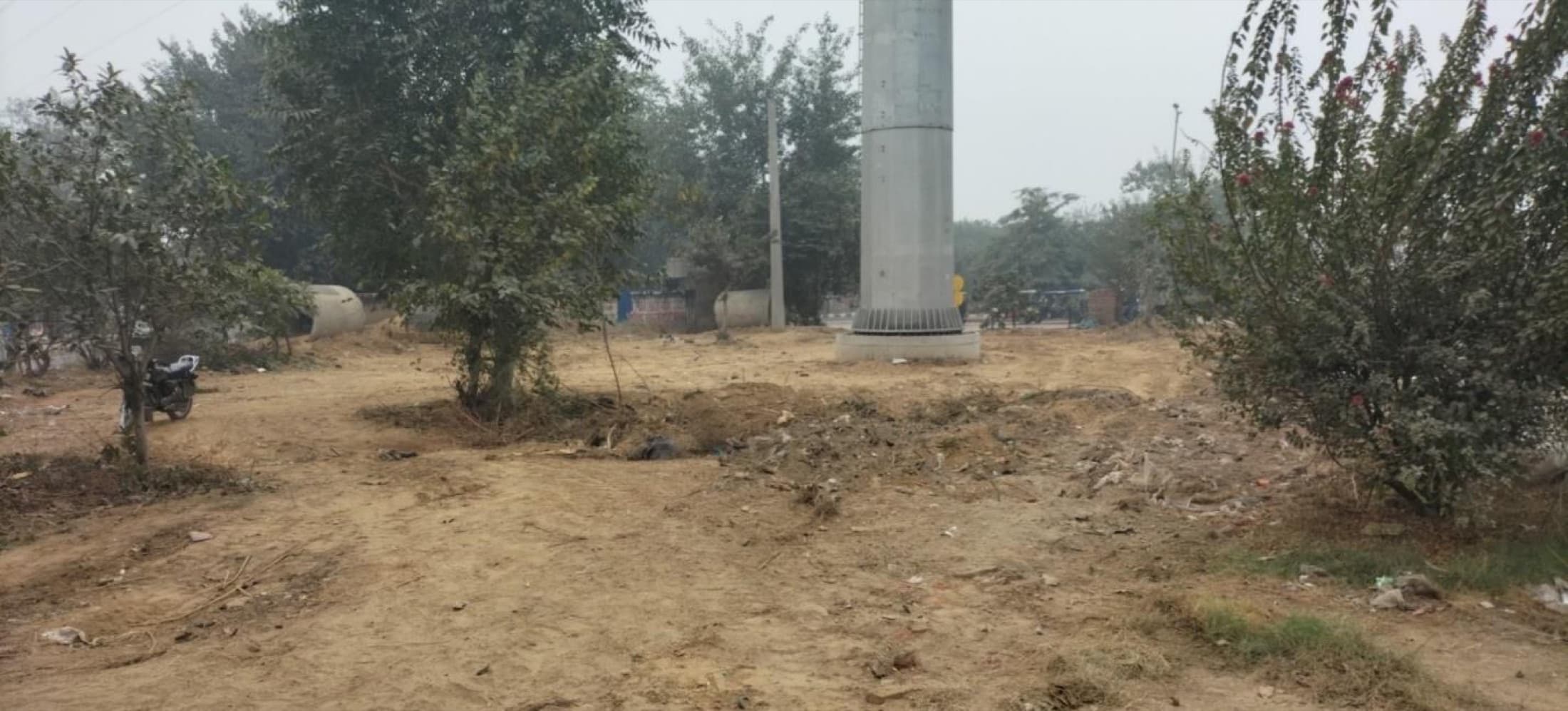 The Rajiv Chowk traffic island before restoration — used as a dumping ground